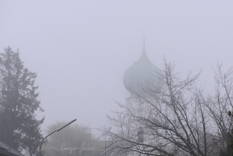 kirchturm im nebel