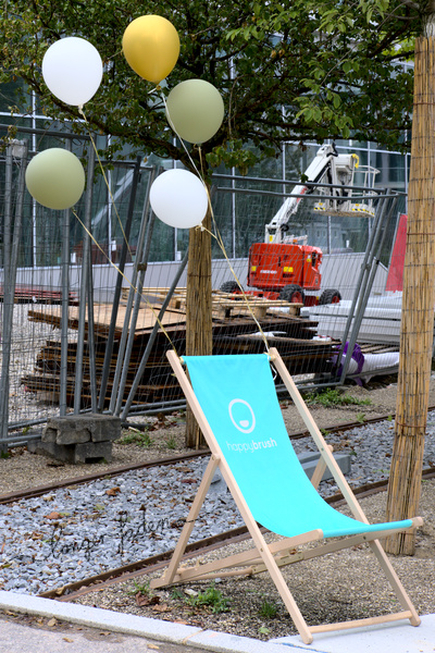 sonnenstuhl mit luftballons