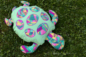 Schildkröte auf dem Rasen